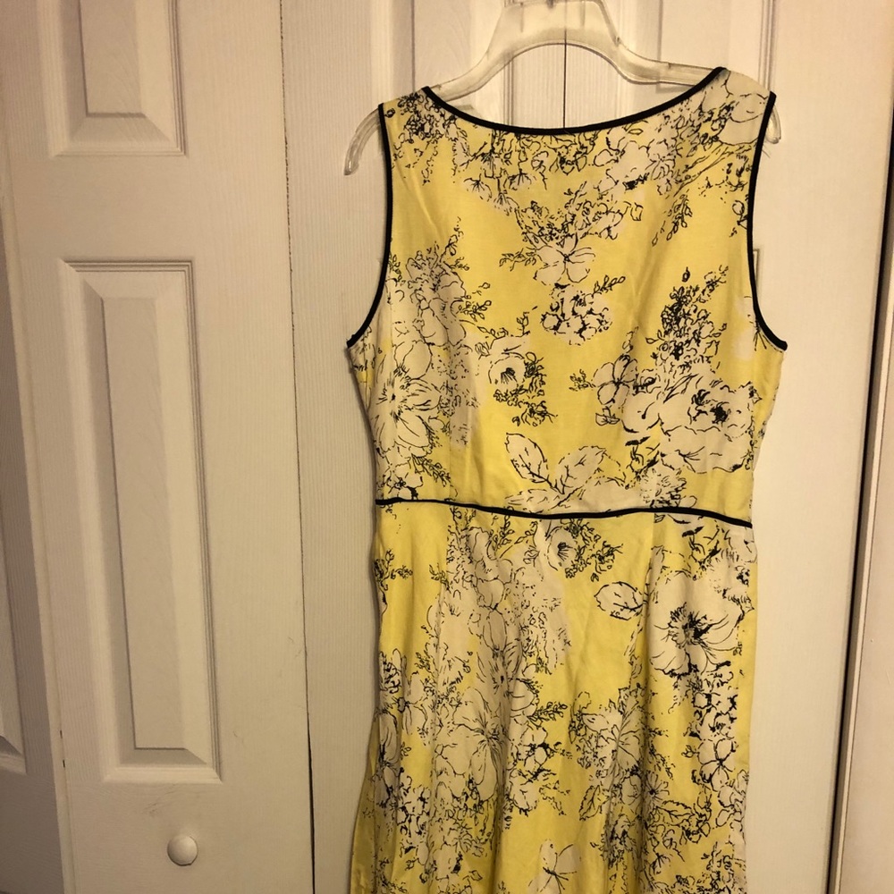 Adrianna Papell Yellow w flowers summer dress sz12
